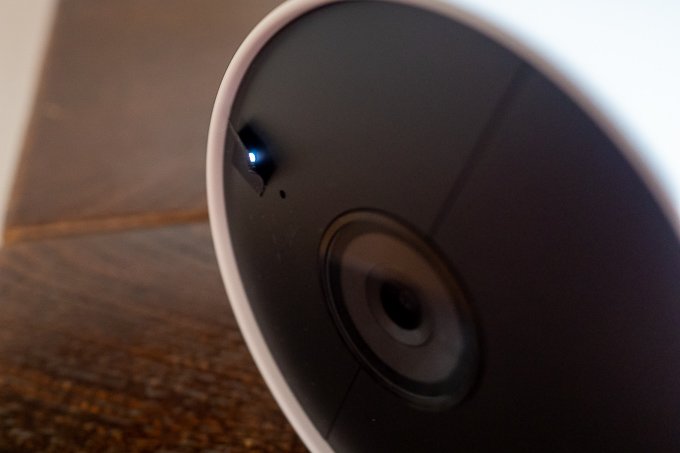 Google Nest Camの充電中ランプ